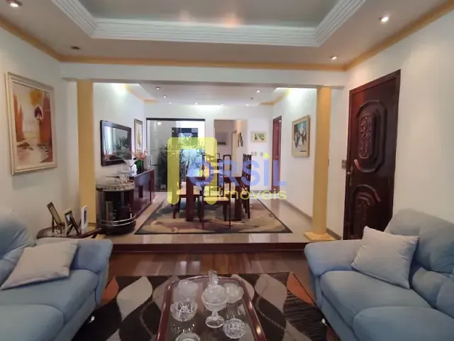 Sobrado com 300m² 6 quartos e 4 banheiros, à venda, no bairro Vila Suissa em Mogi das Cruzes