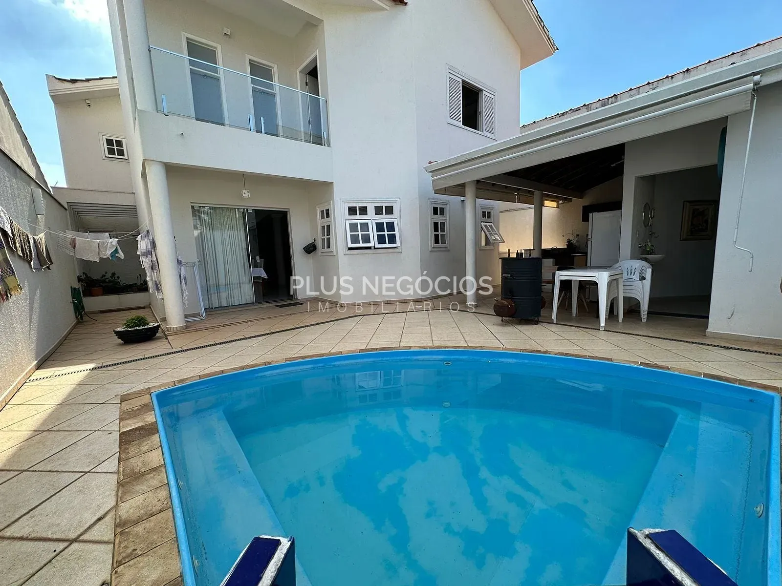 Sobrado, 3 quartos, 223 m² - Foto 1