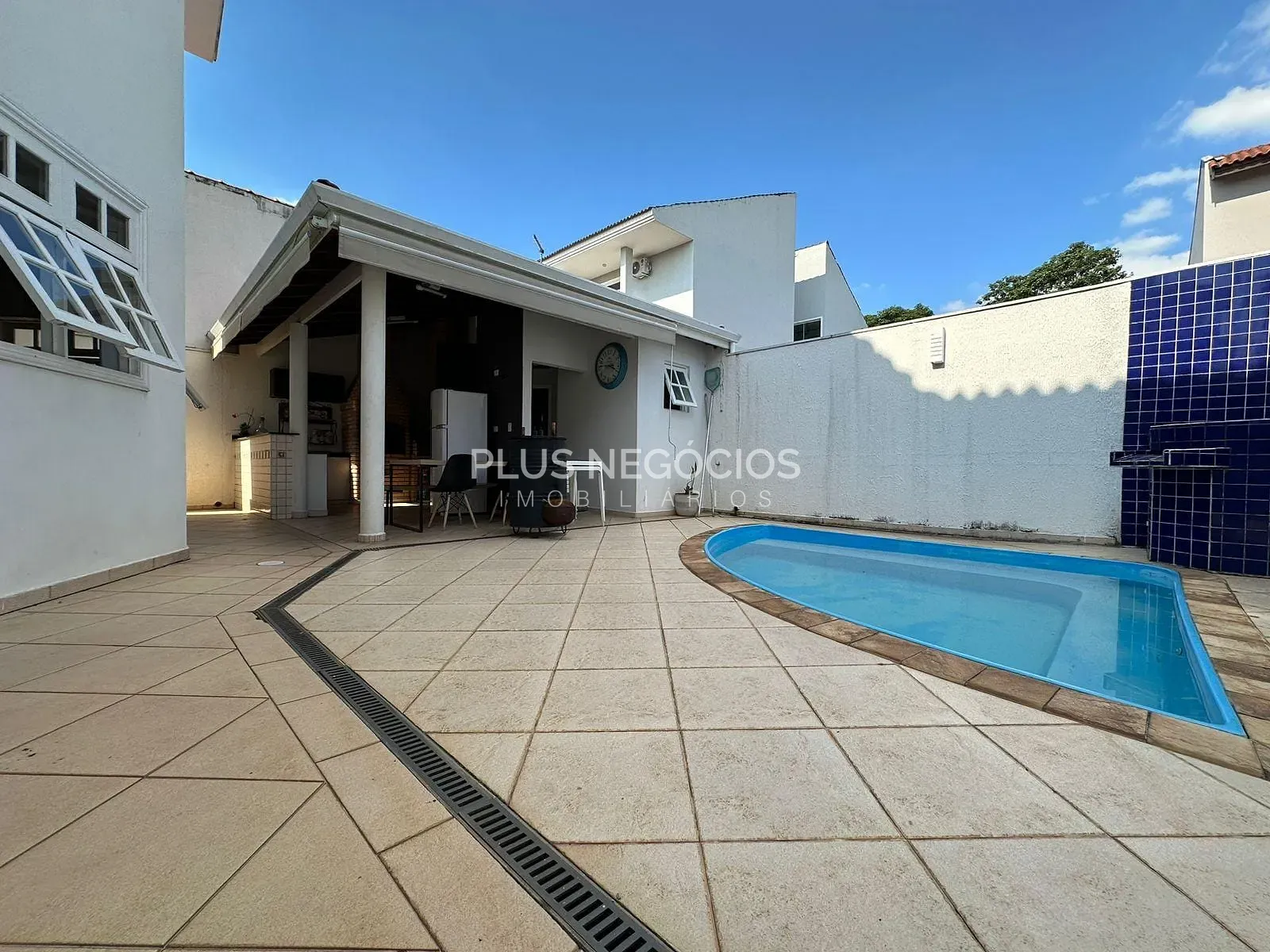 Sobrado, 3 quartos, 223 m² - Foto 2