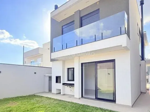 Sobrado com 172m² 3 quartos e 4 banheiros, à venda, no bairro Campo Pequeno em Colombo