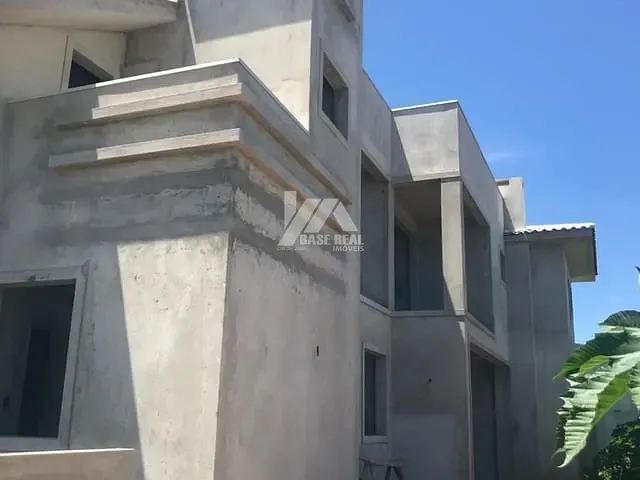 Sobrado com 440m² 4 quartos e 7 banheiros, à venda, no bairro Nova Rússia em Ponta Grossa