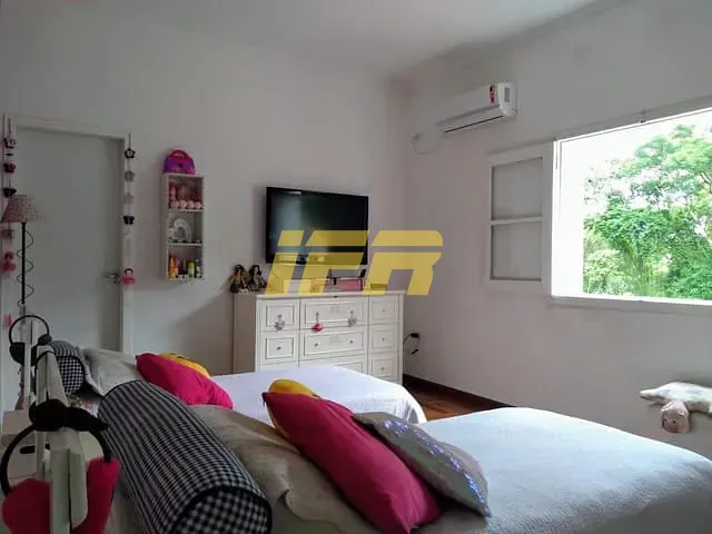 Sobrado com 600m² 4 quartos e 4 banheiros, à venda, no bairro Guedes em Tremembé