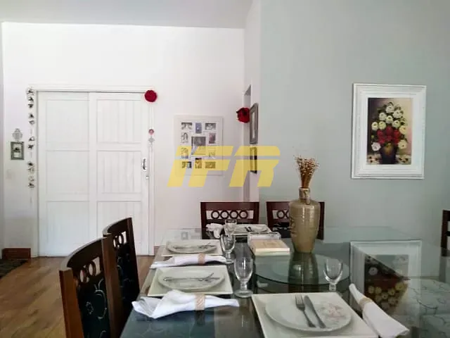 Sobrado com 600m² 4 quartos e 4 banheiros, à venda, no bairro Guedes em Tremembé