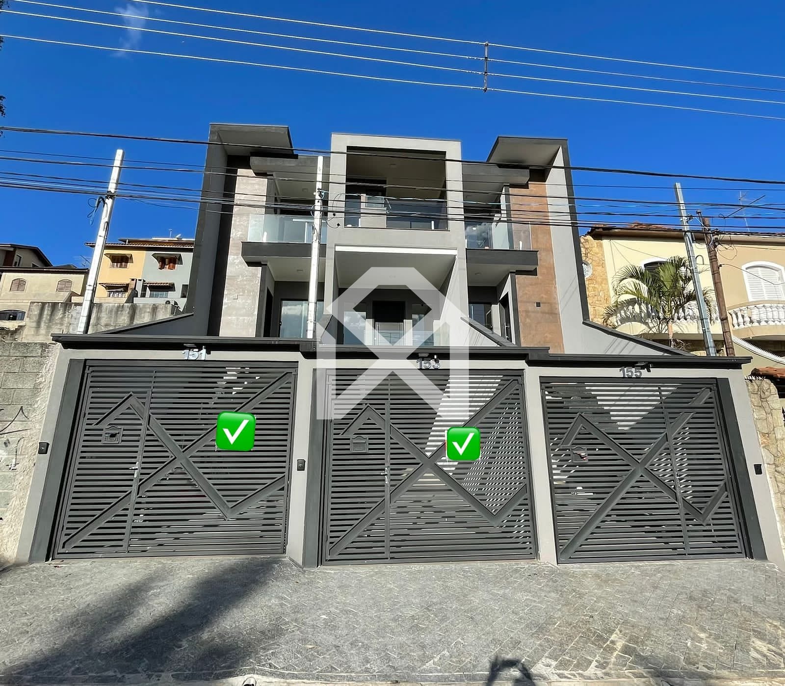 Sobrado à venda com 3 quartos, 237m² - Foto 1