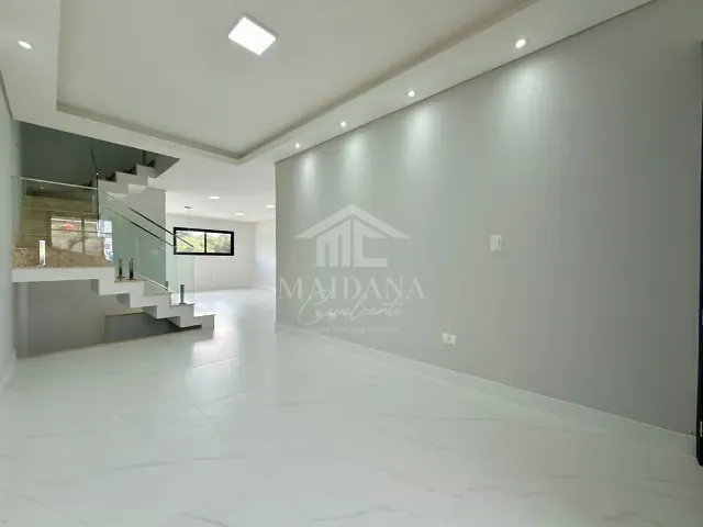 Sobrado com 168m² 3 quartos e 2 banheiros, à venda, no bairro Pedro Moro em São José dos Pinhais