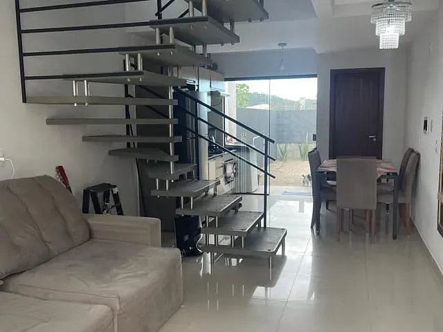 Sobrado 2 quartos e 1 banheiro, à venda, no bairro areias em Tijucas