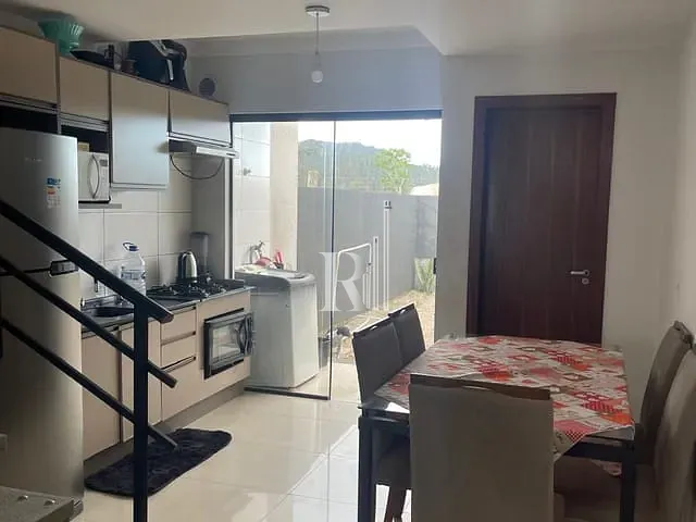 Sobrado 2 quartos e 1 banheiro, à venda, no bairro areias em Tijucas