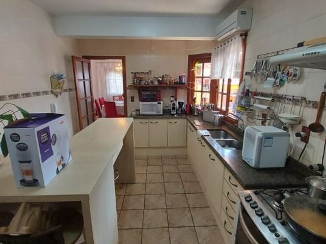 Foto do Casa - Casa à venda Colina do Sol, centro de Pelotas: 301 m², 4 quartos (sendo 1 suíte com closet), lareira e ampla área gourmet com piscina e churrasqueira. | UP Imóveis