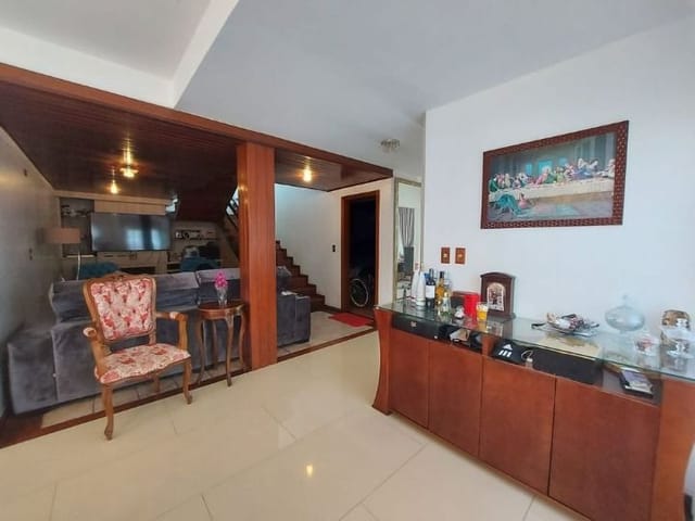 Foto do Casa - Casa à venda Colina do Sol, centro de Pelotas: 301 m², 4 quartos (sendo 1 suíte com closet), lareira e ampla área gourmet com piscina e churrasqueira. | UP Imóveis