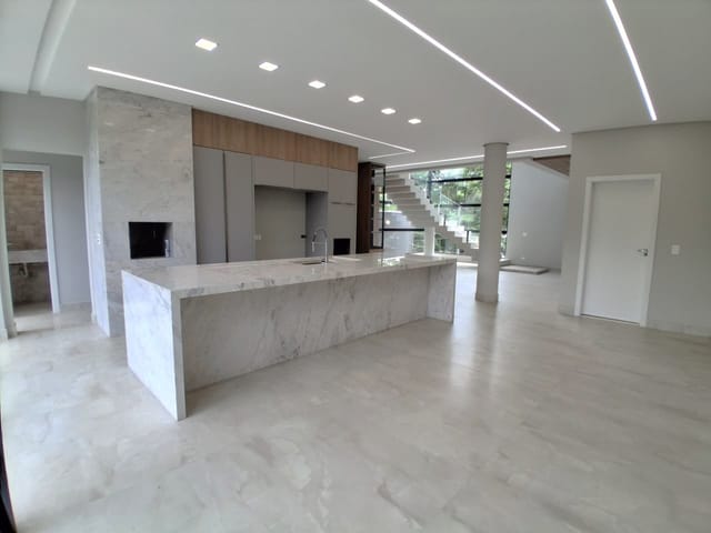 Casa com 360m² 3 quartos e 5 banheiros, à venda, no bairro Condomínio Ville Campestre em Londrina