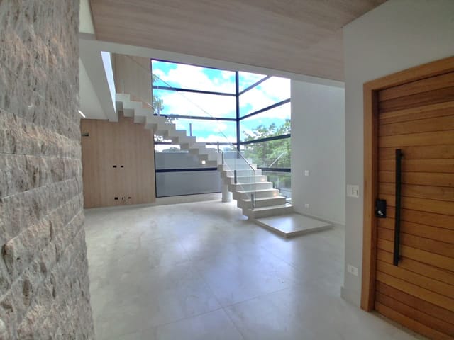 Casa com 360m² 3 quartos e 5 banheiros, à venda, no bairro Condomínio Ville Campestre em Londrina