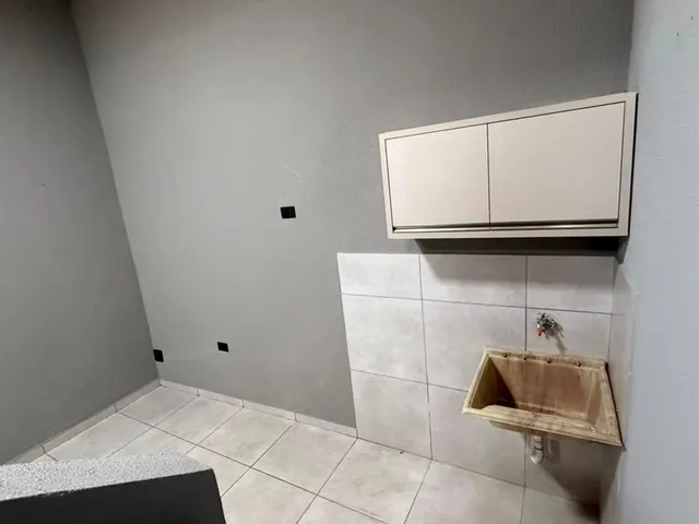 Sobrado 3 quartos e 2 banheiros, para alugar, no bairro Jardim Silvino em Cambé