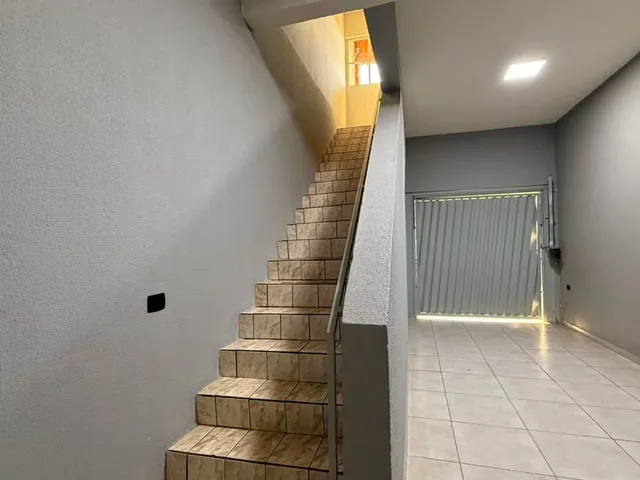 Sobrado 3 quartos e 2 banheiros, para alugar, no bairro Jardim Silvino em Cambé