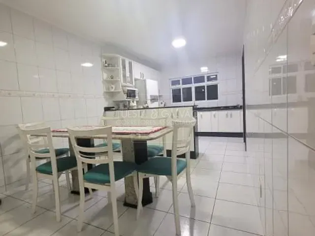 Sobrado com 257m² 3 quartos e 2 banheiros, à venda, no bairro Boqueirão em Curitiba