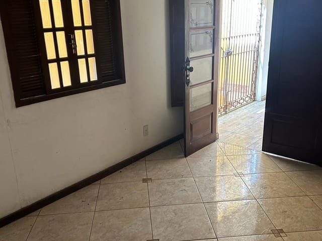 Sobrado à venda, no bairro Centro em Campos dos Goytacazes