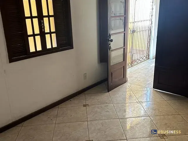 Sobrado à venda, no bairro Centro em Campos dos Goytacazes