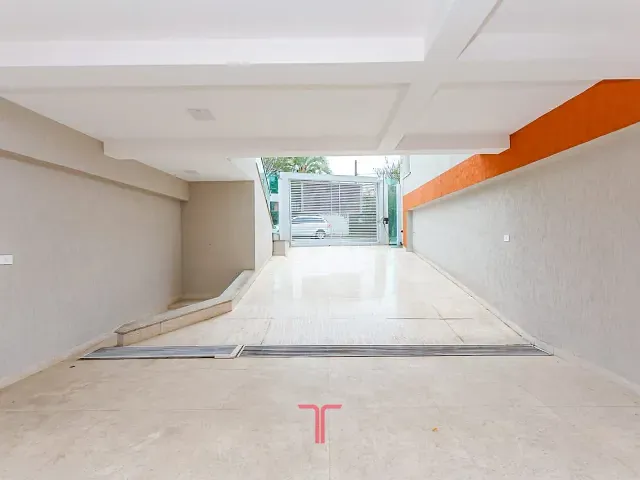 Sobrado 4 quartos e 4 banheiros, à venda, no bairro Portão em Curitiba