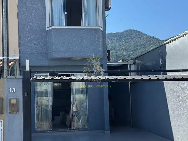 Sobrado 2 quartos e 3 banheiros, à venda, no bairro Rio Pequeno em Camboriú