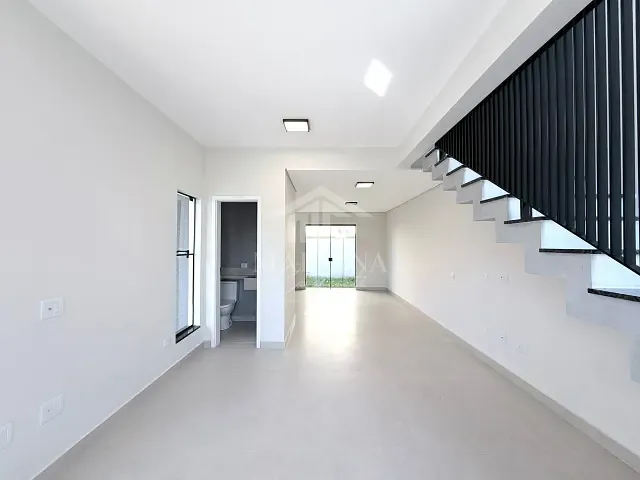 Sobrado com 126m² 3 quartos e 2 banheiros, à venda, no bairro Costeira em São José dos Pinhais