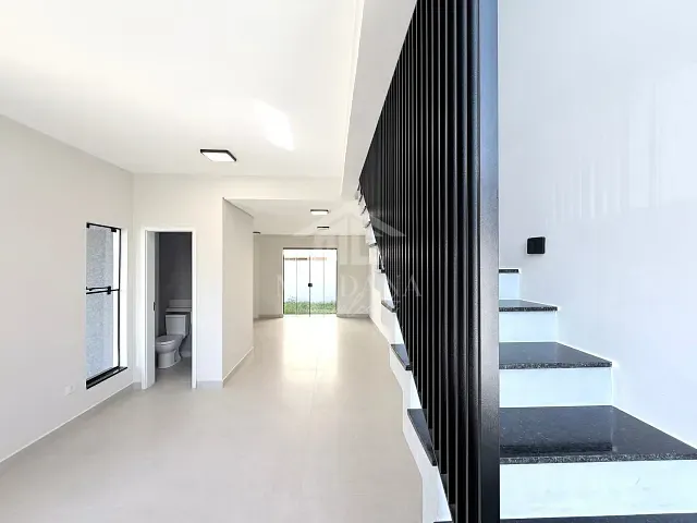Sobrado com 126m² 3 quartos e 2 banheiros, à venda, no bairro Costeira em São José dos Pinhais