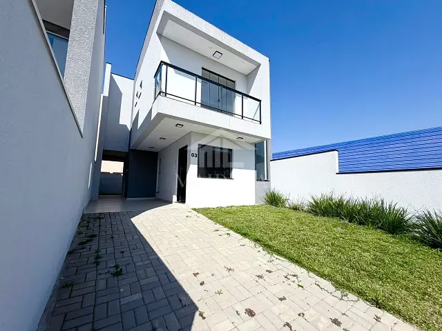Sobrado com 126m² 3 quartos e 2 banheiros, à venda, no bairro Costeira em São José dos Pinhais
