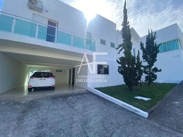 Sobrado com 341m² 5 quartos e 4 banheiros, à venda, no bairro Jardim Hípica Pinheiro em Taubaté