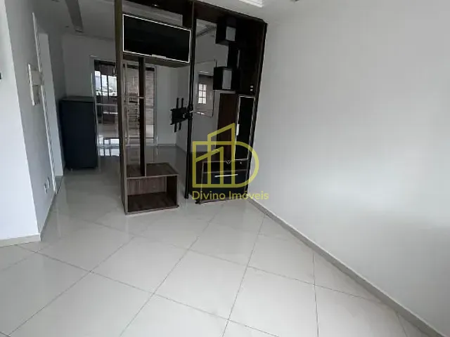 Sobrado 3 quartos e 2 banheiros, à venda, no bairro Jardim São Carlos em Sorocaba