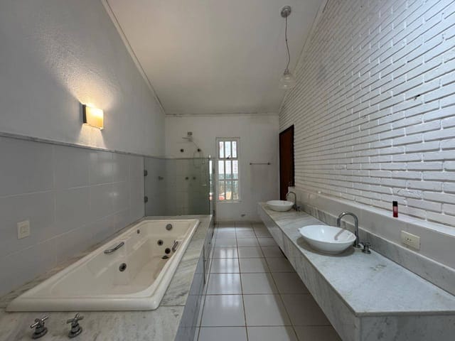Sobrado com 1002m² 3 quartos e 7 banheiros, à venda, no bairro Mediterrâneo em Londrina