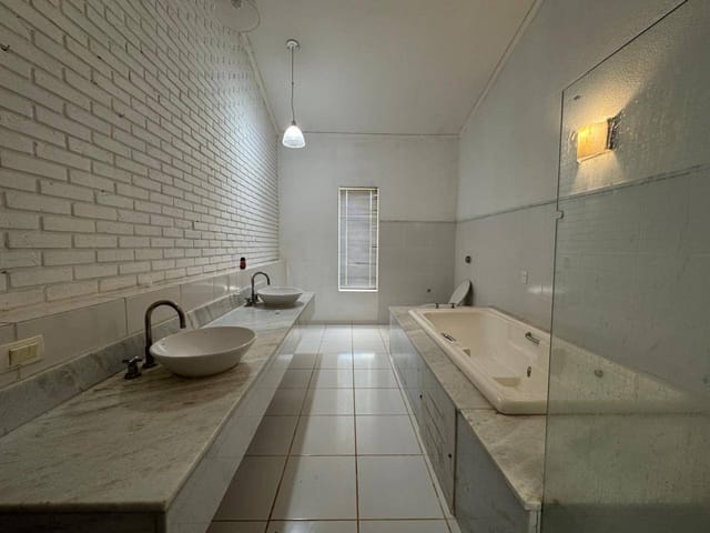 Sobrado com 1002m² 3 quartos e 7 banheiros, à venda, no bairro Mediterrâneo em Londrina