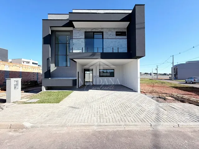 Sobrado com 129m² 3 quartos e 2 banheiros, à venda, no bairro Costeira em São José dos Pinhais