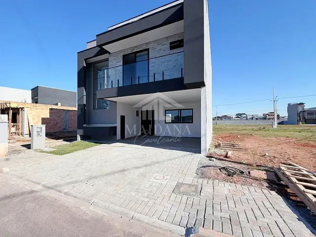 Sobrado com 129m² 3 quartos e 2 banheiros, à venda, no bairro Costeira em São José dos Pinhais
