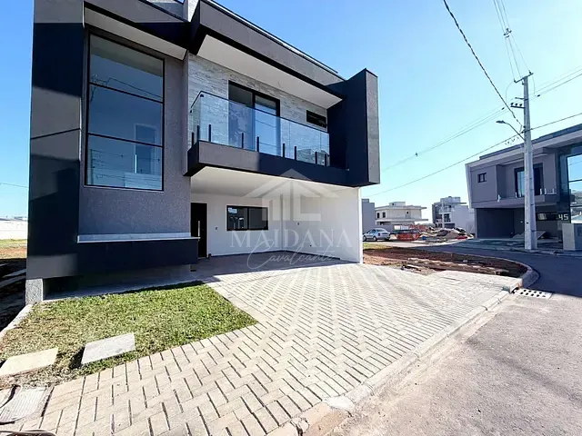 Sobrado com 129m² 3 quartos e 2 banheiros, à venda, no bairro Costeira em São José dos Pinhais