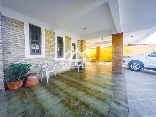 Sobrado com 261m² 3 quartos e 3 banheiros, à venda, no bairro Indaiá em Caraguatatuba