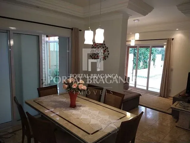 Sobrado com 380m² 4 quartos e 6 banheiros, à venda, no bairro Condominio Residencial Vereda América em Bragança Paulista