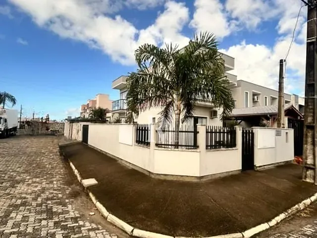 Sobrado 2 quartos e 3 banheiros, à venda, no bairro Areias em Tijucas