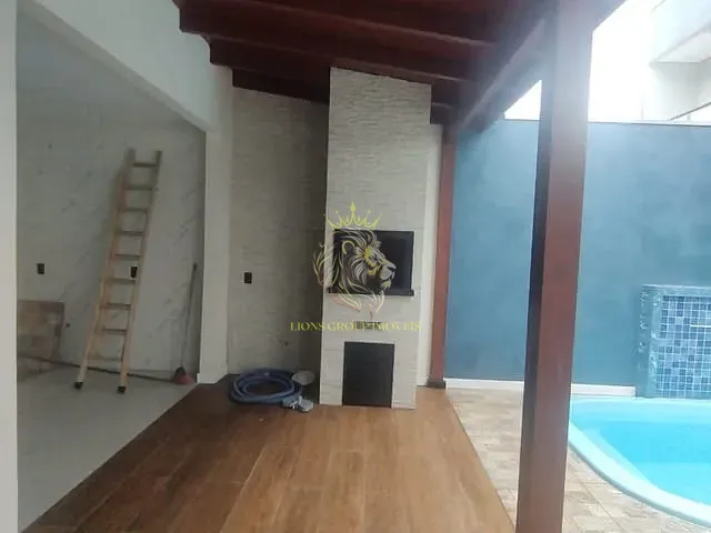 Sobrado 3 quartos e 5 banheiros, à venda, no bairro São Francisco de Assis em Camboriú