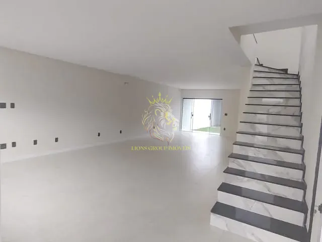Sobrado 3 quartos e 5 banheiros, à venda, no bairro São Francisco de Assis em Camboriú