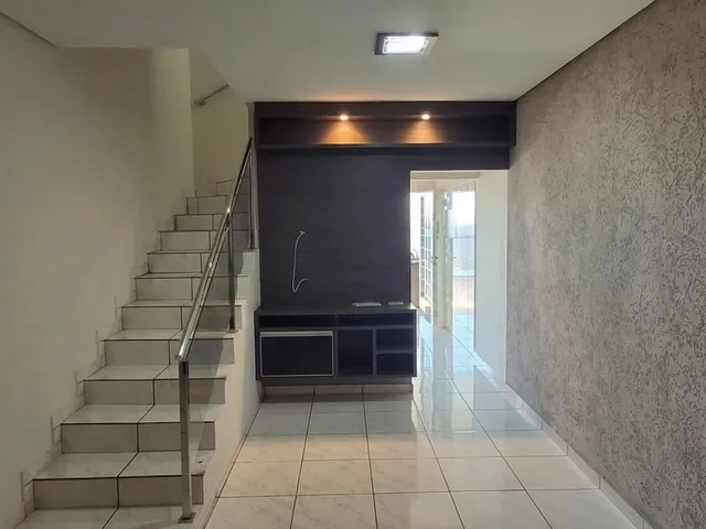 Sobrado 2 quartos e 3 banheiros, para alugar, no bairro Jardim Santa Izabel em Cambé
