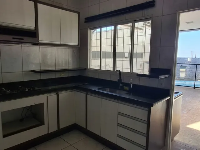 Sobrado 2 quartos e 3 banheiros, para alugar, no bairro Jardim Santa Izabel em Cambé