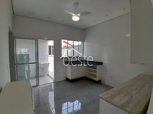 Sobrado com 250m² 2 quartos e 2 banheiros, para alugar, no bairro Jardim Conceição em Santa Bárbara D'Oeste