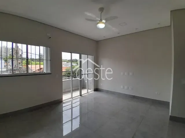 Sobrado com 250m² 2 quartos e 2 banheiros, para alugar, no bairro Jardim Conceição em Santa Bárbara D'Oeste