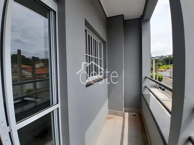 Sobrado com 250m² 2 quartos e 2 banheiros, para alugar, no bairro Jardim Conceição em Santa Bárbara D'Oeste