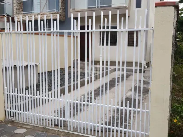 Sobrado com 100m² 2 quartos e 1 banheiro, à venda, no bairro Areias em Tijucas