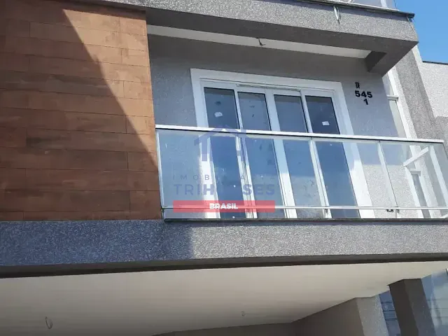 Sobrado 3 quartos e 3 banheiros, à venda, no bairro Capão Raso em Curitiba