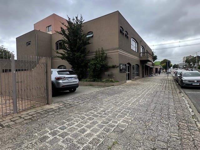 Sobrado para alugar, no bairro Centro em São José dos Pinhais