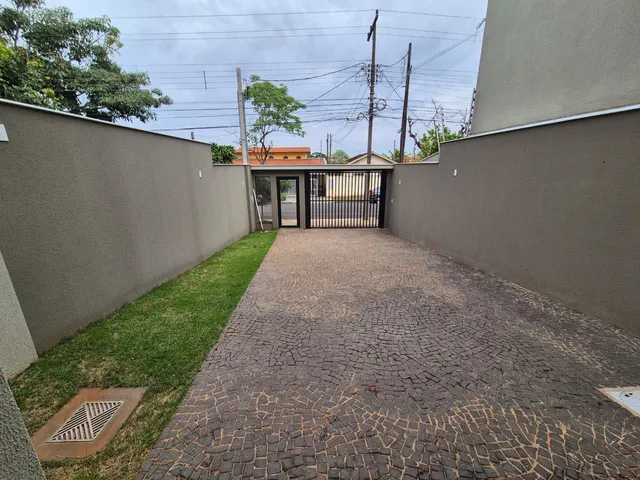 Sobrado com 180m² 3 quartos e 4 banheiros, à venda, no bairro Andrade em Londrina