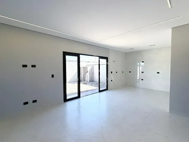 Sobrado com 201m² 3 quartos e 2 banheiros, à venda, no bairro Costeira em São José dos Pinhais