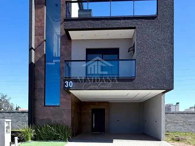Sobrado com 201m² 3 quartos e 2 banheiros, à venda, no bairro Costeira em São José dos Pinhais