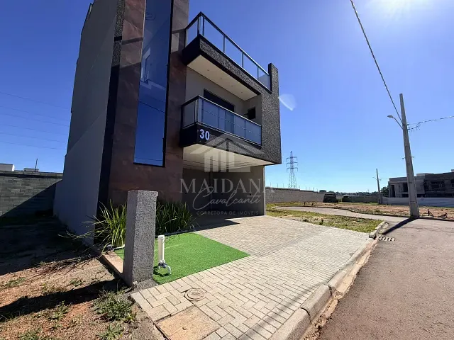 Sobrado com 201m² 3 quartos e 2 banheiros, à venda, no bairro Costeira em São José dos Pinhais