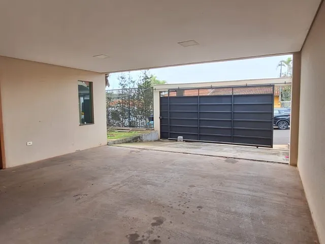 Sobrado 3 quartos e 3 banheiros, à venda, no bairro Jardim Montecatini em Cambé